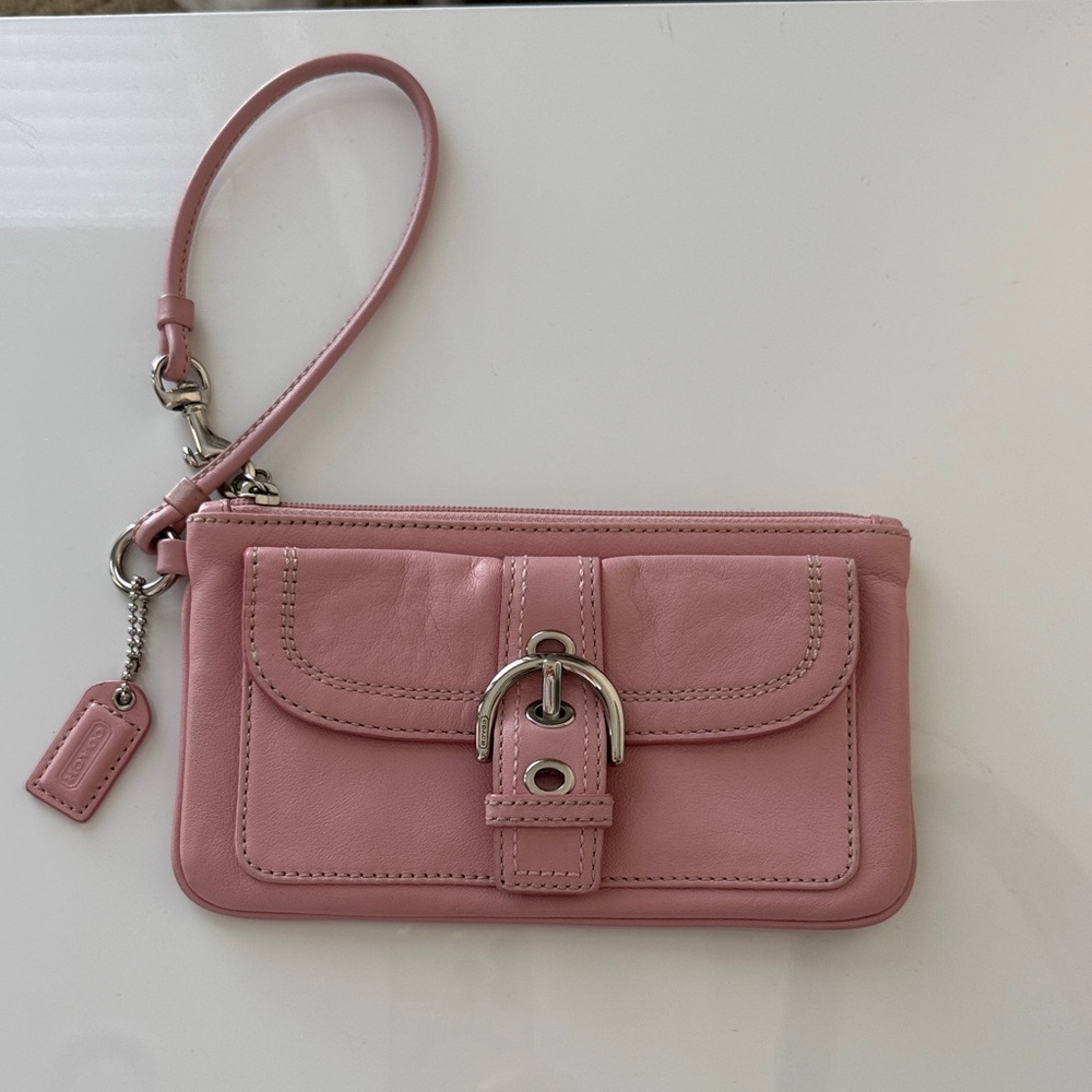 ✨ Vintage Y2K Coach Soho Pink Leather Clutch Wristlet – Rare Color ✨
